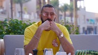 Ketika memiliki waktu luang, dirinya akan memanfaatkan untuk hangout. Datang ke restoran untuk menikmati minuman yang segar jadi gaya Benzema. Foto: Instagram/karimbenzema