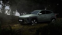 Tidak hanya tampang yang berubah total, Kona sekarang punya dimensi yang lebih luas dengan panjangnya 4.355 mm atau (+150 mm) dari generasi sebelumnya jika dibandingkan dengan varian EV. Lebarnya juga bertambah 25 mm dan wheelbase naik 60 mm dibandingkan model sebelumnya. Foto: Hyundai