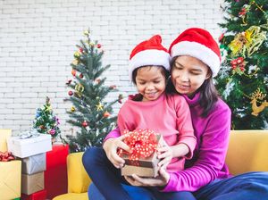 Beri Mainan ke Anak Saat Natal Ternyata Bisa Bahayakan Lingkungan, Ini Alasannya