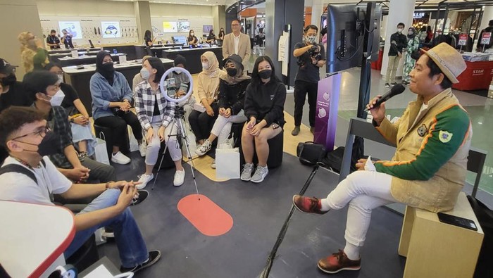 Industri Audio Canggih yang Diganderungi Sportcaster Galaxy memperkenalkan Buds2 Pro teranyarnya yang canggih. Saking canggihnya, menonton pertandingan seperti berasa ada di Stadion. Wow.