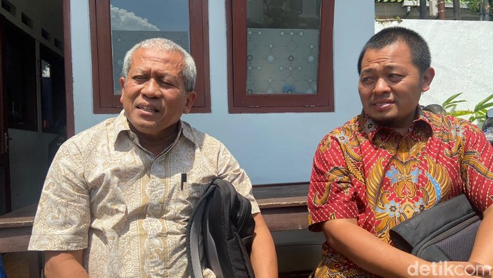 Jasmono (kiri) Bendahara Umum KONI Jatim