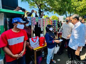 Jokowi Mampir ke Pasar Sukolilo Madiun Sebelum Resmikan Bendungan Semantok