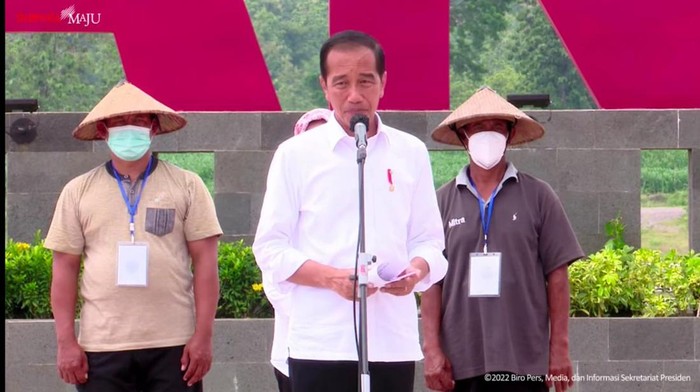 Jokowi bendungan semantok