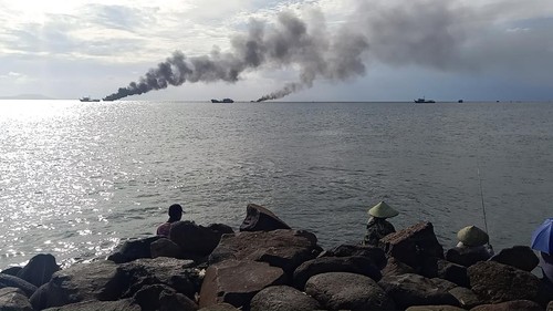 Kondisi tiga kapal yang terbakar di Perairan Pengambengan Jembrana