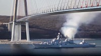 Kapal penjelajah rudal Varyag berlayar menuju Laut China Timur. Rusia mengatakan, empat kapal perangnya akan ikut serta dalam latihan bersama tersebut.