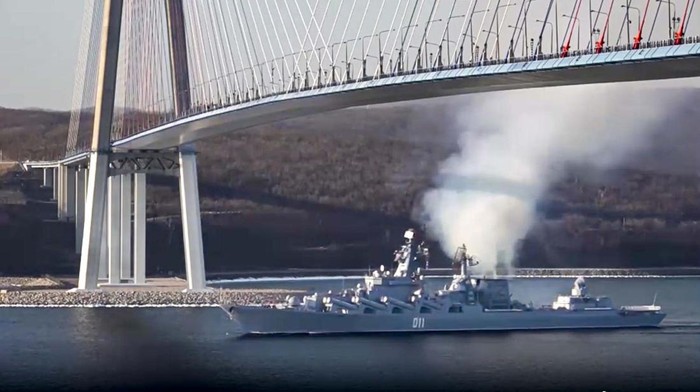 Kapal Rusia Berlayar ke Laut China Timur untuk Latihan Perang Rusia dan China akan mengadakan latihan angkatan laut bersama antara 21-27 Desember. Kapal perang Rusia pun sudah berlayar menuju lokasi latihan di Laut China Timur.