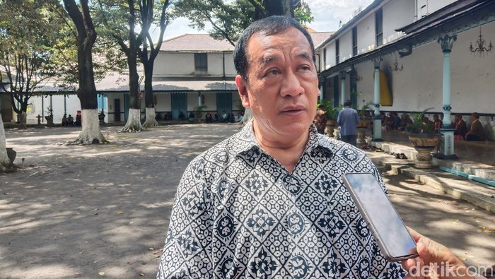 Menantu PB XII Kanjeng Pangeran Eddy Wirabhumi