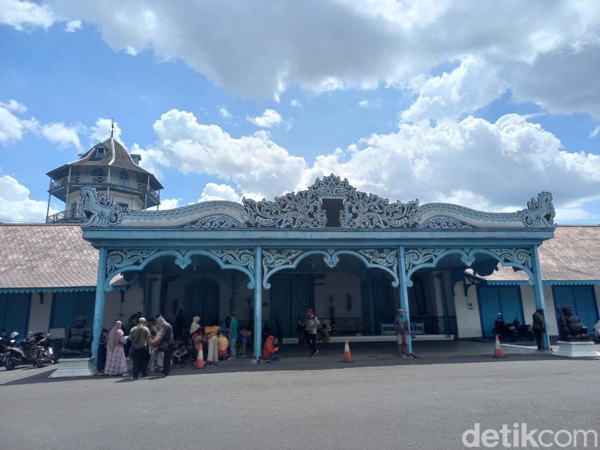 Jelajahi Keraton Surakarta Hadiningrat