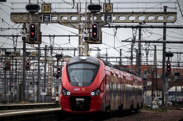 A train arrives to Matabiau train station in Toulouse, on December 2, 2022 during a strike organised by SNCF (French state rail company) controllers. - Complicated weekend in perspective in French stations: a strike launched by a collective of controllers has forced the SNCF to cancel 60% of its TGV and Intercites from December 2, 2022 to December 4, 2022, and raises fears of new disruptions during the end of year celebrations year. (Photo by Lionel BONAVENTURE / AFP) (Photo by LIONEL BONAVENTURE/AFP via Getty Images)