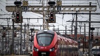 TGVPrancis adalah pemegang lama rekor kecepatan dunia untuk kereta konvensional, ditetapkan pada 574,8 KM/Jam (357 mph) yang menakjubkan pada 3 April 2007. Pada 150 meter per detik itu hampir dua kali lipat dari maksimum terjadwal normal dari layanan Train a Grand Vitesse (TGV), yang diakui di seluruh dunia sebagai pelopor teknologi kereta api berkecepatan tinggi. Foto: AFP via Getty Images/LIONEL BONAVENTURE
