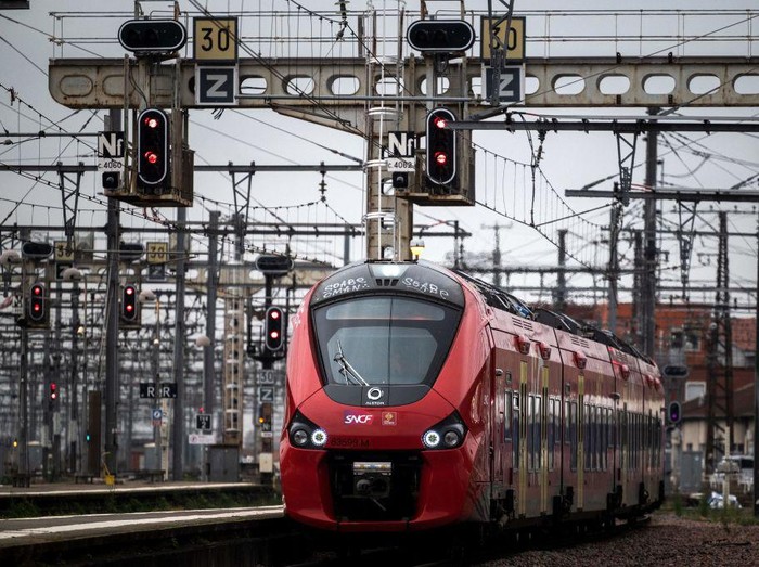 Ilustrasi -- Kereta cepat TGV di Prancis (dok. AFP via Getty Images/LIONEL BONAVENTURE)