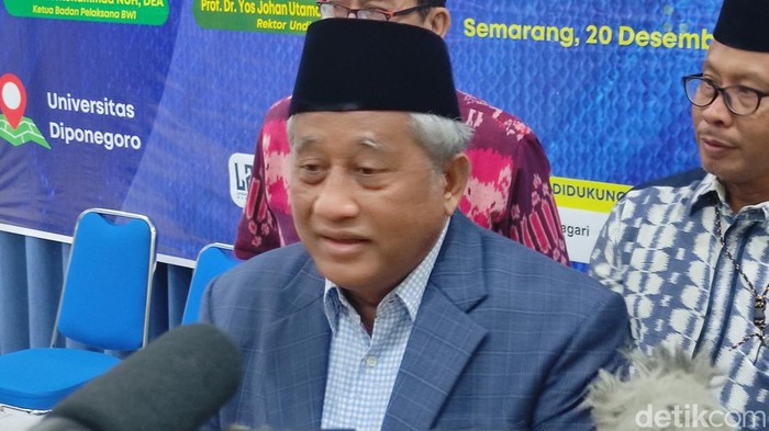 Ketua Badan Pelaksana BWI, M Nuh di sela acara Wakaf Goes To Campus yang digelar di Undip Semarang, Selasa (20/12/2022).