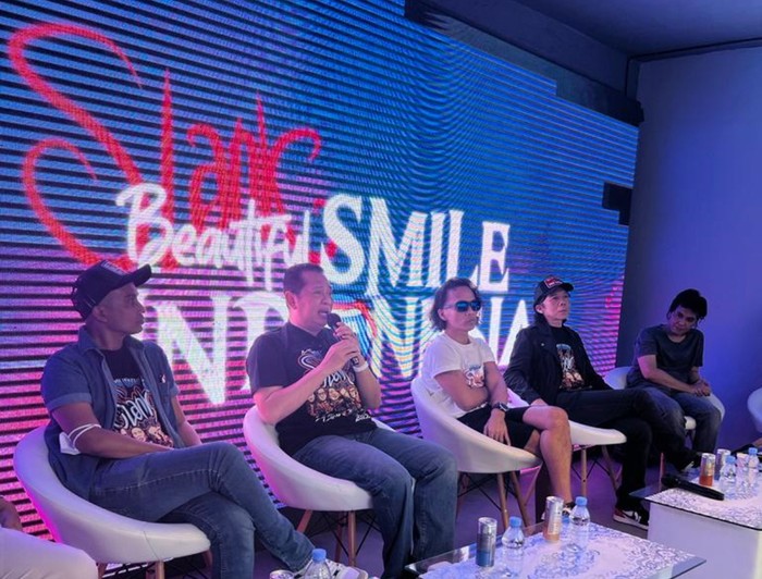 Ketua MPR RI Bambang Soesatyo mengapresiasi perhelatan konser puncak HUT-39 Slank Beautiful Smile Indonesia yang digelar di Pelataran Candi Prambanan, Yogyakarta, Sabtu (17/12).