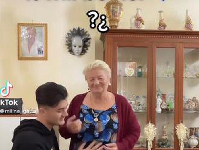 Kisah cinta pasangan beda usia, nenek 76 tahun menikah dengan pria usia 19 tahun viral di media sosial. Kisah cinta pasangan beda usia, nenek 76 tahun menikah dengan pria usia 19 tahun viral di media sosial.