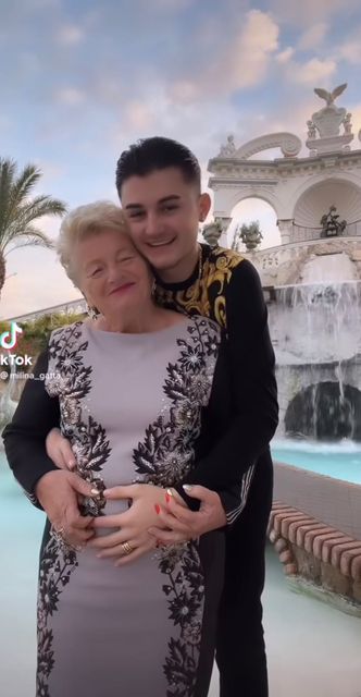 Kisah cinta pasangan beda usia, nenek 76 tahun menikah dengan pria usia 19 tahun viral di media sosial. Kisah cinta pasangan beda usia, nenek 76 tahun menikah dengan pria usia 19 tahun viral di media sosial.