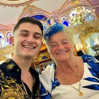 Dalam berbagai unggahannya terlihat pasangan beda usia ini mengabadikan momen saat jalan-jalan, berbelanja dan bersama dengan keluarga serta teman-teman mereka. Foto: Dok. Instagram @milinagatta_.