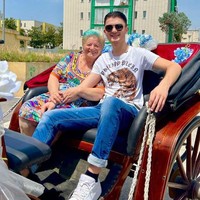 Unggahan berisi pengumuman kehamilan Millina tersebut mencuri perhatian jutaan pengguna TikTok. Warganet takjub karena Milina adalah seorang wanita yang usianya hampir 80 tahun. Netizen juga banyak yang masih percaya bahwa pernikahan ini tak didasari cinta tulus. Foto: Dok. Instagram @milinagatta_.