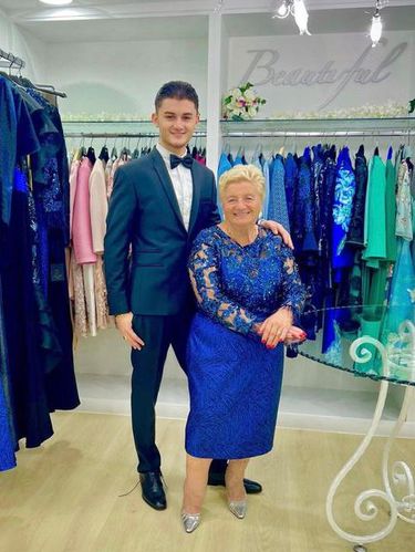 Kisah cinta pasangan beda usia, nenek 76 tahun menikah dengan pria usia 19 tahun viral di media sosial. Kisah cinta pasangan beda usia, nenek 76 tahun menikah dengan pria usia 19 tahun viral di media sosial.