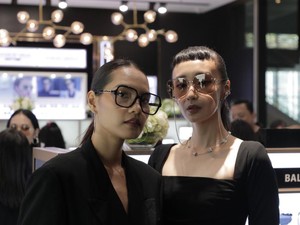 Tren Frame Kacamata Transparan dari Balenciaga Hingga Gucci