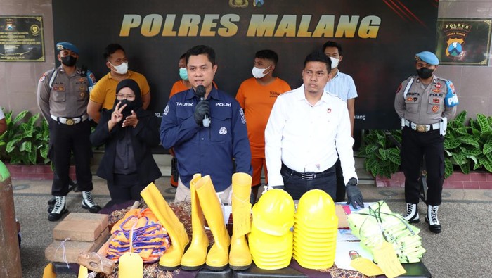 Konferensi pers pelaku perusakan stadion Kanjuruhan