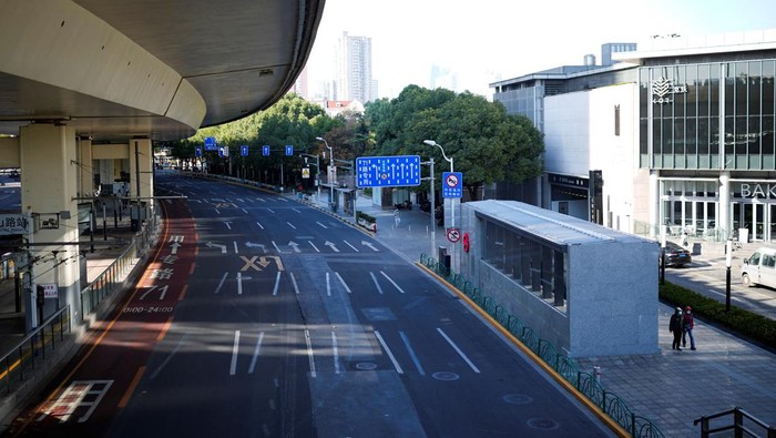 An empty main road is pictured, as coronavirus disease (COVID-19) outbreaks continue in Shanghai, China, December 19, 2022. REUTERS/Aly Song