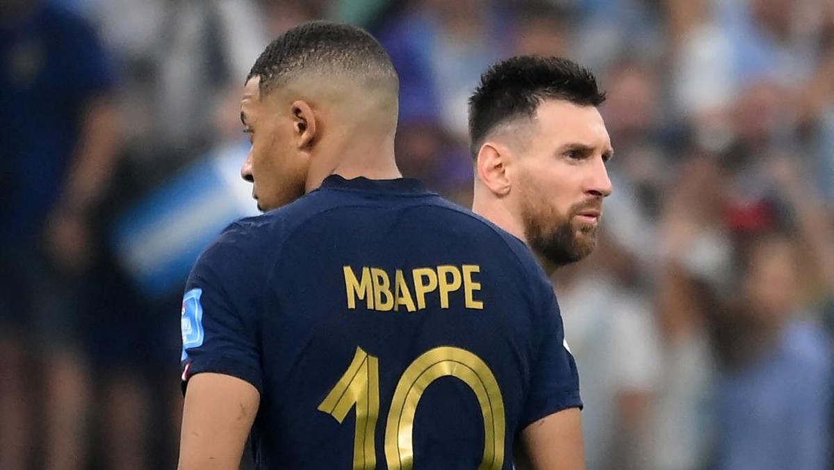 Kylian Mbappe dan Lionel Messi. (Foto: AFP via Getty Images/FRANCK FIFE)