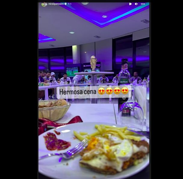 Lionel Messi makan malam rayakan kemenangan