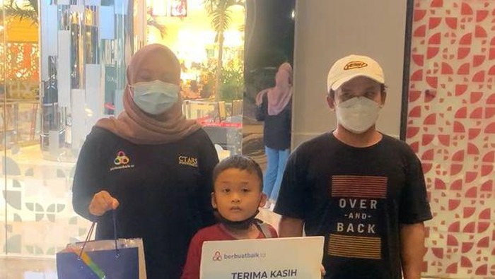Kabar baik datang dari Rafli, bocah yang lehernya bolong karena ditendang sapi. Leher Rafli yang bolong akan segera dilakukan operasi penutupan.