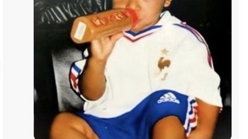 Mbappe saat balita sudah mengenakan baju timnas Prancis. Foto: Twitter