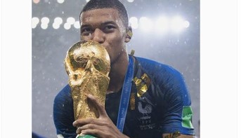 Mbappe mecetak sejarah di Piala Dunia. Dia bukan bermain tapi melakukan keajaiban.Foto: Twitter