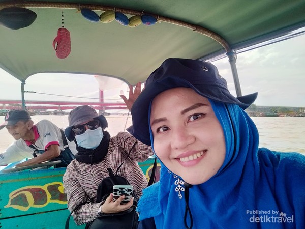 Menyusuri sungai Musi menuju pulau Kemaro