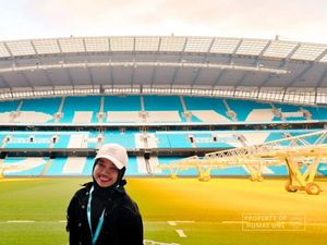 Cerita Nadira, Mahasiswa UNS yang Belajar dari Kandang Manchester City