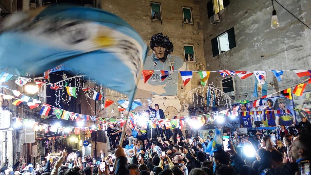 Fans Napoli Ikut Rayakan Kesuksesan Argentina di Piala Dunia