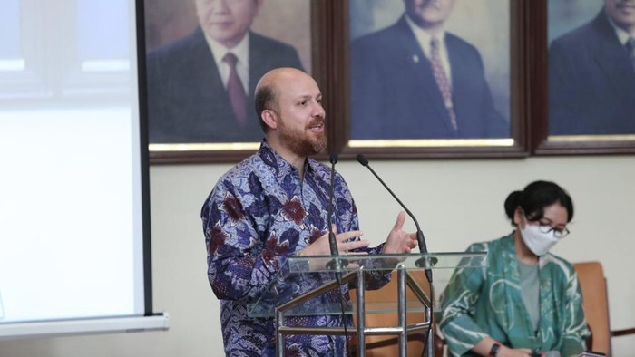 Necmettin Bilal Erdogan, putra Presiden Turki Recep Tayyip Erdogan, saat menjadi pembicara di UGM.
