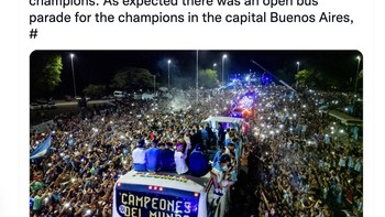 Para bintang Argentina telah sampai di rumah dai disambut oleh fans yang gila, sebut akun ini. Foto: Twitter