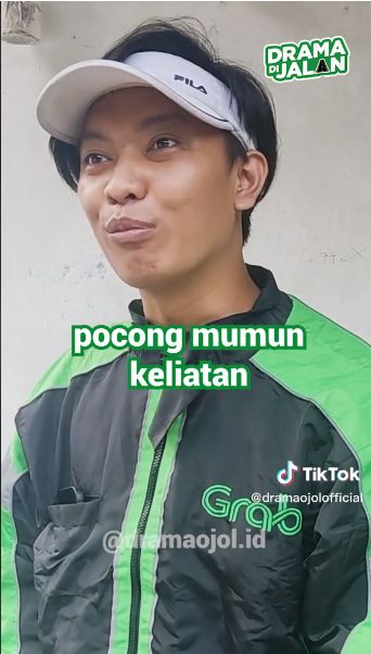 Ngeri! Ojol Ini Lihat Penampakan Pocong Saat Antar Makanan Malam Hari