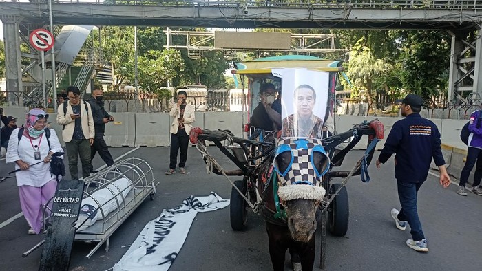 Pendemo mulai datangi kawasan Patung Kuda Jakpus (Adrial-detikcom)