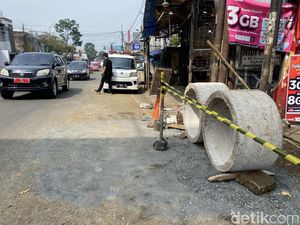 Lubang di Bahu Jalan Nasional Sukabumi Akhirnya Diperbaiki