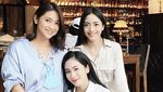 Potret Ririn Dwi Ariyanti Saat Ikut Makan di Perayaan Natal