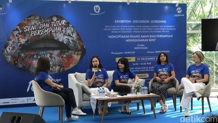 PT TransJakarta berkolaborasi dengan Yayasan Suara Perempuan untuk mengampanyekan setop pelecehan seksual, khususnya di sektor transportasi. (Firda CA/detikcom)