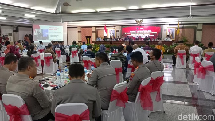 Rapat Forkopimda Jateng jelang Nataru 2022 di Gedung Gradika, Jalan Pahlawan, Semarang, Selasa (20/12/2022).