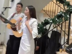 Potret Ririn Dwi Ariyanti Rayakan Natal Bersama Keluarga Jonathan Frizzy