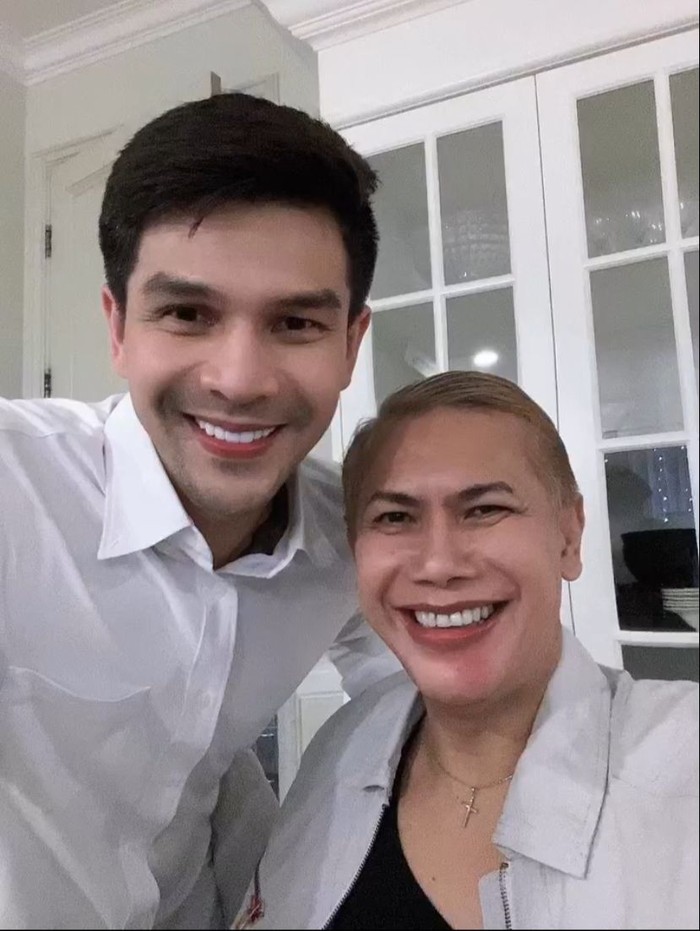 Ririn Dwi Ariyanti Rayakan Natal Bersama Keluarga Jonathan Frizzy Ririn Dwi Ariyanti Rayakan Natal Bersama Keluarga Jonathan Frizzy