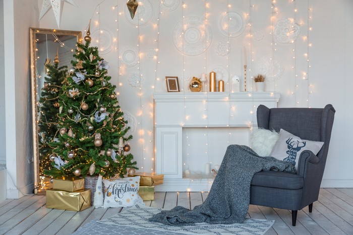 Sejarah pohon Natal berkaitan erat dengan perayaan Hari Natal 25 Desember. Natal adalah hari besar keagamaan yang dirayakan umat Kristiani di seluruh dunia.