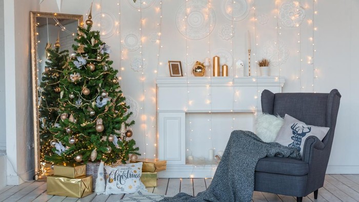 Sejarah pohon Natal berkaitan erat dengan perayaan Hari Natal 25 Desember. Natal adalah hari besar keagamaan yang dirayakan umat Kristiani di seluruh dunia.