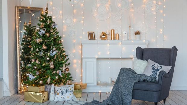 Sejarah pohon Natal berkaitan erat dengan perayaan Hari Natal 25 Desember. Natal adalah hari besar keagamaan yang dirayakan umat Kristiani di seluruh dunia.