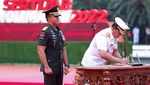 Momen Andika-Yudo Salam Komando Saat Sertijab Panglima TNI