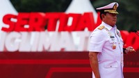 Acara sertijab dimulai dengan pembacaan Keputusan Presiden Republik Indonesia (Keppres) Nomor 91/TNI/2022 tentang Pemberhentian dan Pengangkatan Panglima Tentara Nasional Indonesia.