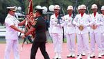 Momen Andika-Yudo Salam Komando Saat Sertijab Panglima TNI