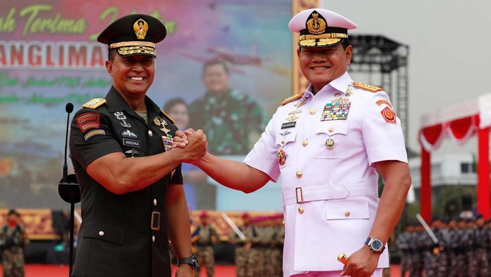 Sertijab Panglima TNI dari Andika ke Yudo Margono Upacara serah terima jabatan (sertijab) Panglima TNI dari Jenderal Andika Perkasa ke Laksamana Yudo Margono dilakukan di Mabes TNI, Cilangkap, Jakarta Timur, Selasa (20/12/2022).